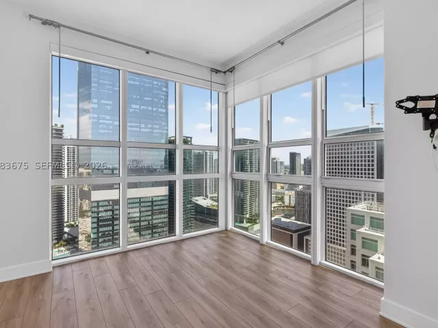 1-bedroom condo for sale in Miami - 950 Brickell Bay Dr 4100 - MondialRealty