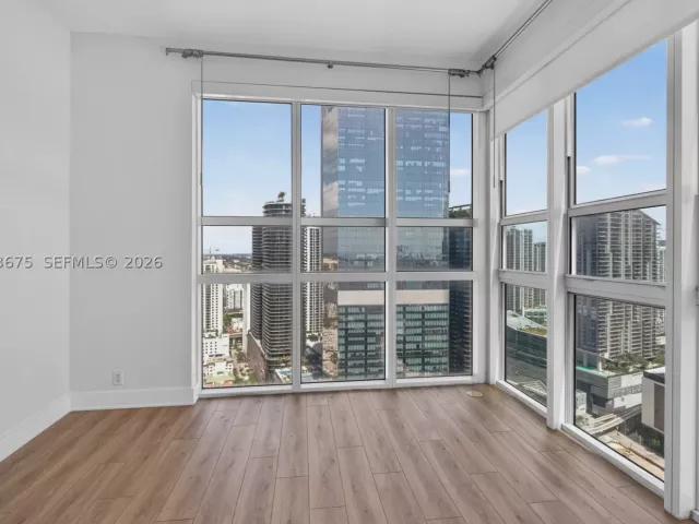 1-bedroom condo for sale in Miami - 950 Brickell Bay Dr 4100 - MondialRealty