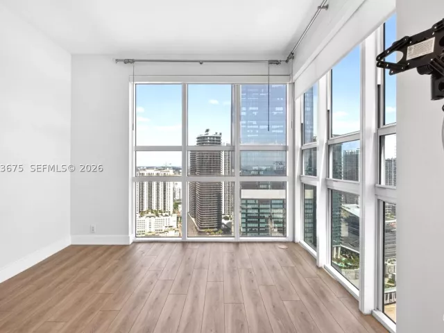 1-bedroom condo for sale in Miami - 950 Brickell Bay Dr 4100 - MondialRealty