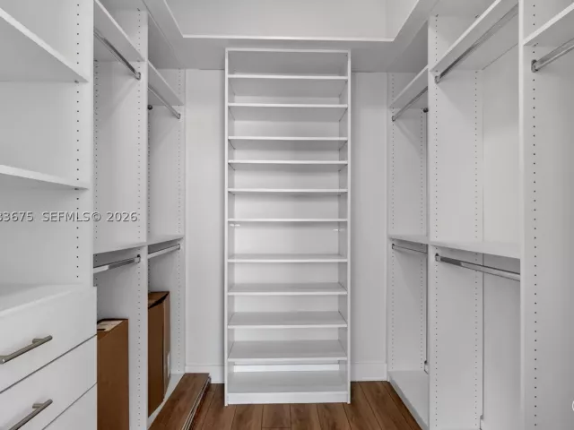 1-bedroom condo for sale in Miami - 950 Brickell Bay Dr 4100 - MondialRealty