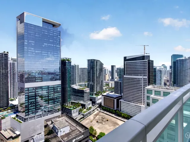 1-bedroom condo for sale in Miami - 950 Brickell Bay Dr 4100 - MondialRealty