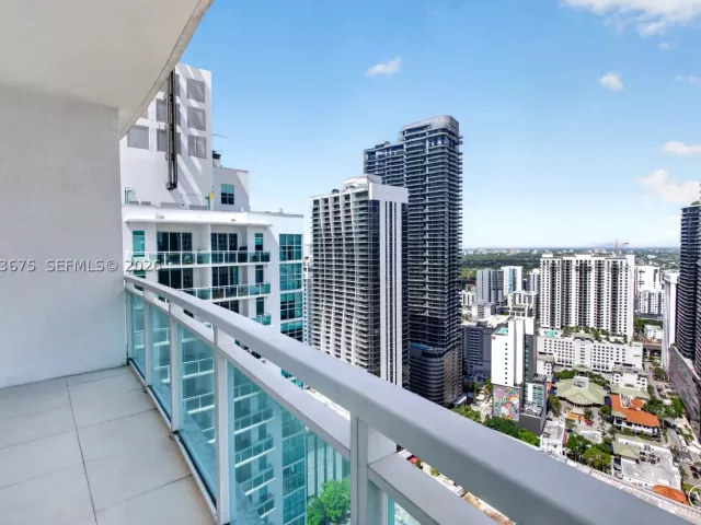 1-bedroom condo for sale in Miami - 950 Brickell Bay Dr 4100 - MondialRealty