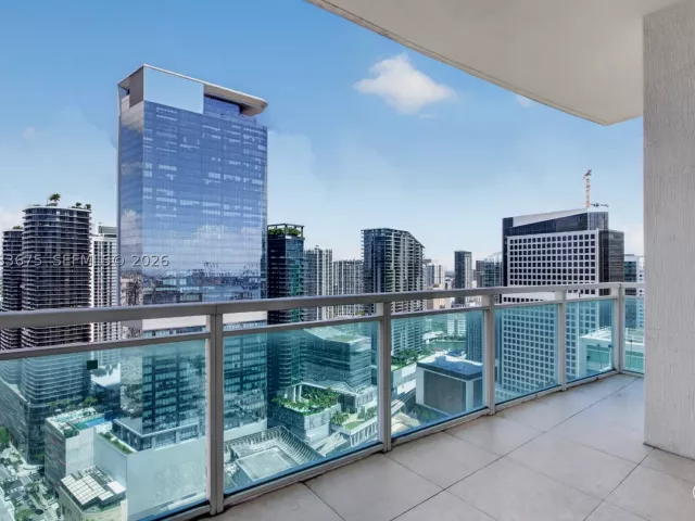 1-bedroom condo for sale in Miami - 950 Brickell Bay Dr 4100 - MondialRealty