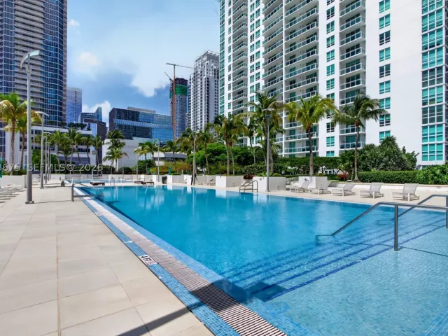 1-bedroom condo for sale in Miami - 950 Brickell Bay Dr 4100 - MondialRealty