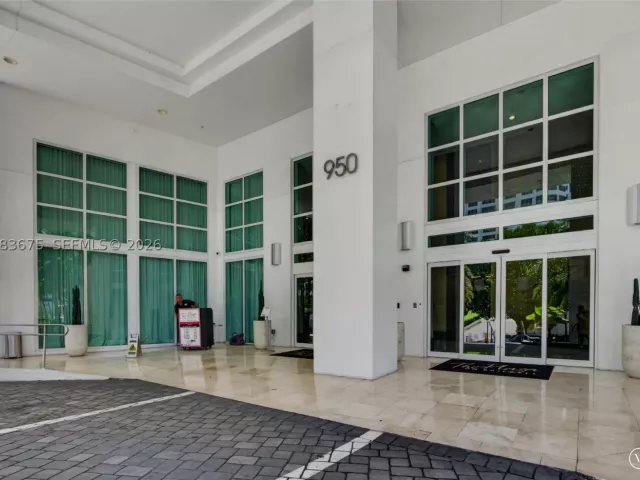 1-bedroom condo for sale in Miami - 950 Brickell Bay Dr 4100 - MondialRealty
