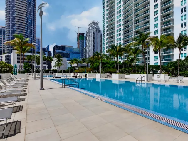 1-bedroom condo for sale in Miami - 950 Brickell Bay Dr 4100 - MondialRealty