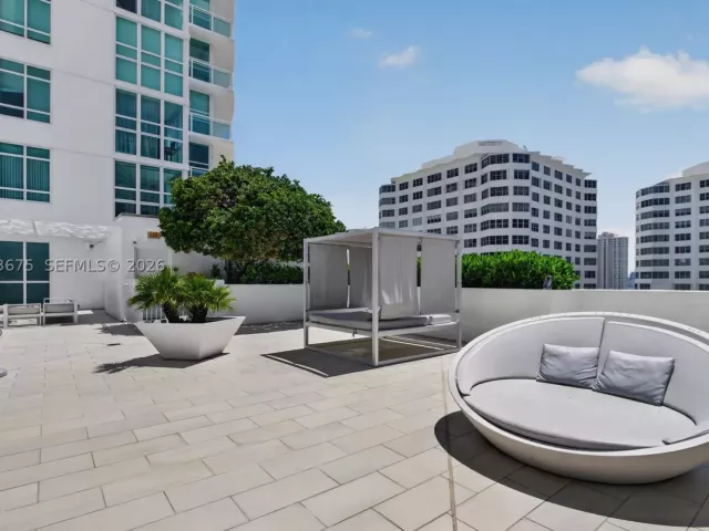1-bedroom condo for sale in Miami - 950 Brickell Bay Dr 4100 - MondialRealty