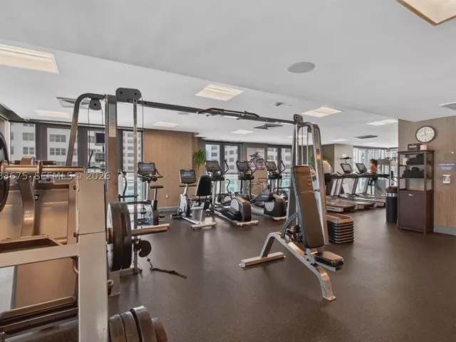1-bedroom condo for sale in Miami - 950 Brickell Bay Dr 4100 - MondialRealty