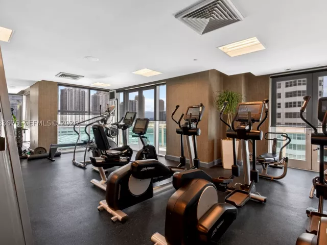 1-bedroom condo for sale in Miami - 950 Brickell Bay Dr 4100 - MondialRealty