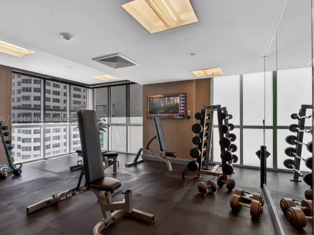 1-bedroom condo for sale in Miami - 950 Brickell Bay Dr 4100 - MondialRealty