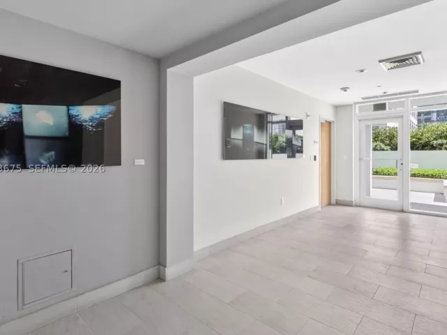 1-bedroom condo for sale in Miami - 950 Brickell Bay Dr 4100 - MondialRealty