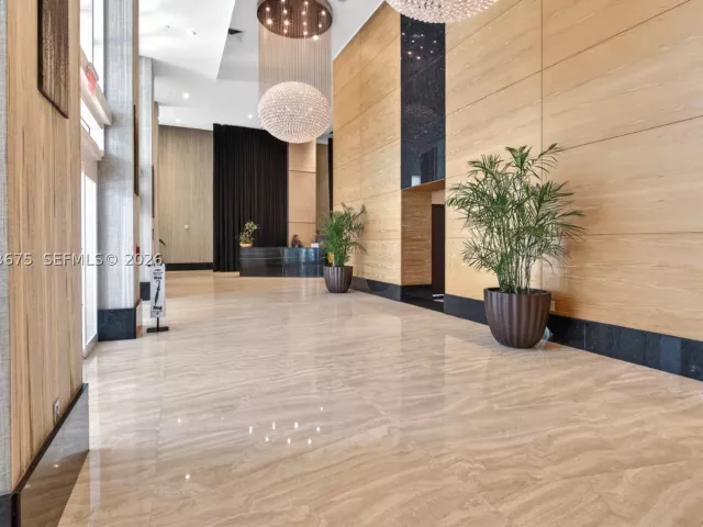 1-bedroom condo for sale in Miami - 950 Brickell Bay Dr 4100 - MondialRealty