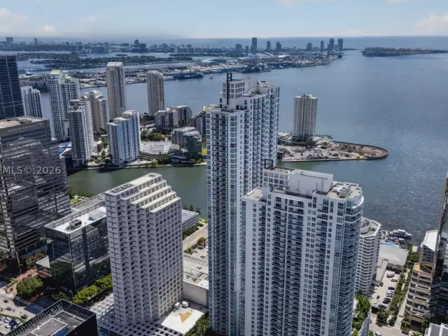 1-bedroom condo for sale in Miami - 950 Brickell Bay Dr 4100 - MondialRealty