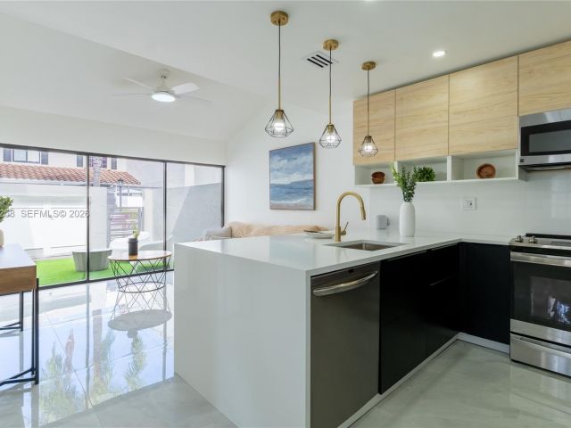 Home for sale at 21204 Harbor Way 122-12 - photo 7476322