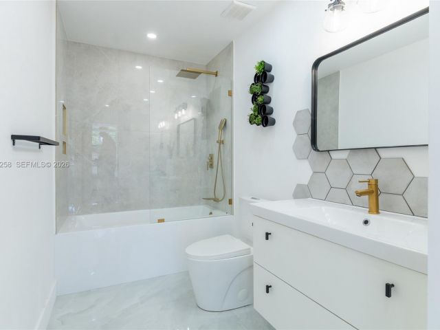 Home for sale at 21204 Harbor Way 122-12 - photo 7476333