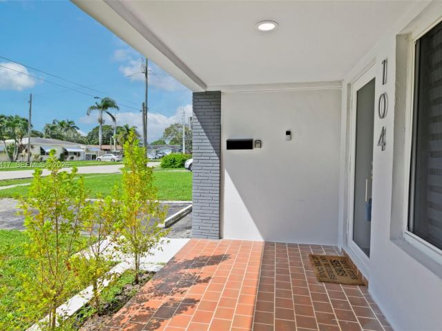 Home for rent at 104 SW 7th St - photo 7461989