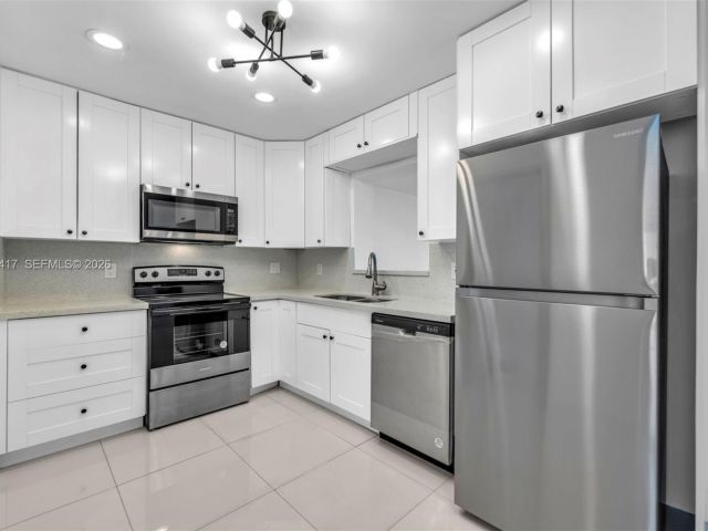 Home for rent at 104 SW 7th St - photo 7461992