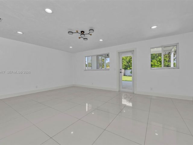 Home for rent at 104 SW 7th St - photo 7461993