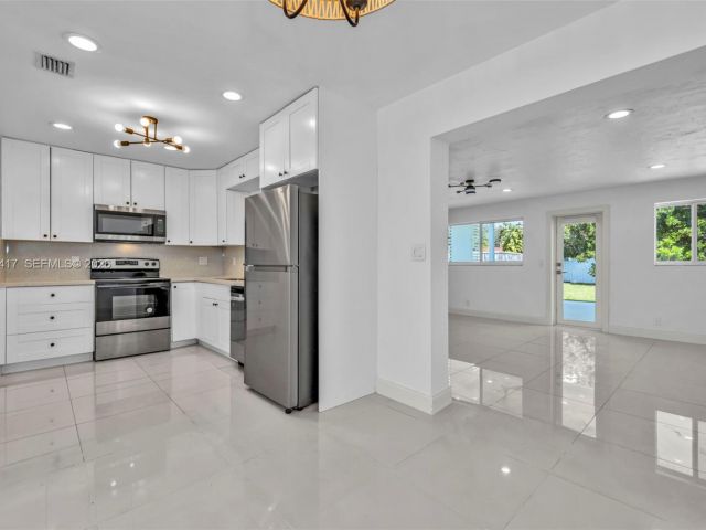 Home for rent at 104 SW 7th St - photo 7461996