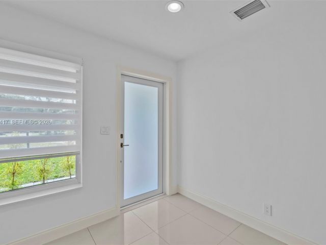 Home for rent at 104 SW 7th St - photo 7462000