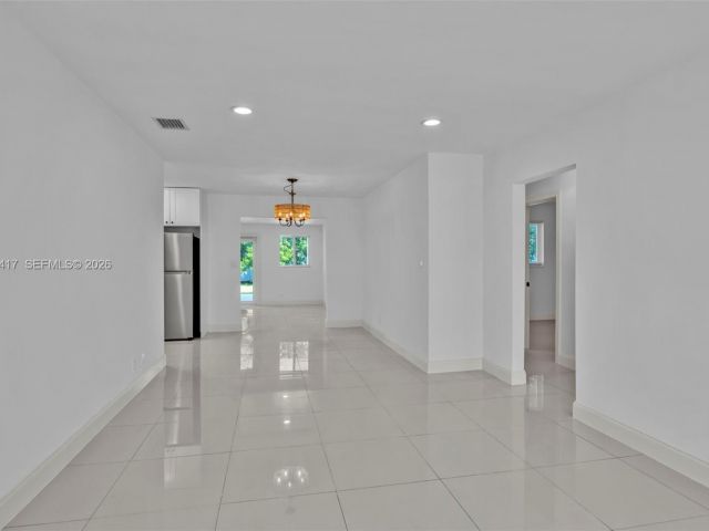 Home for rent at 104 SW 7th St - photo 7462002