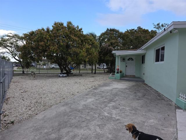 Home for sale at 700 SW 28th Ter - photo 7481574