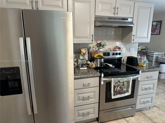 Home for sale at 700 SW 28th Ter - photo 7481588