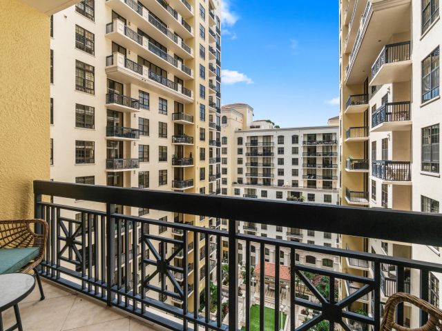 1-bedroom condo for rent in West Palm Beach - 701 S Olive Avenue 1209 - MondialRealty
