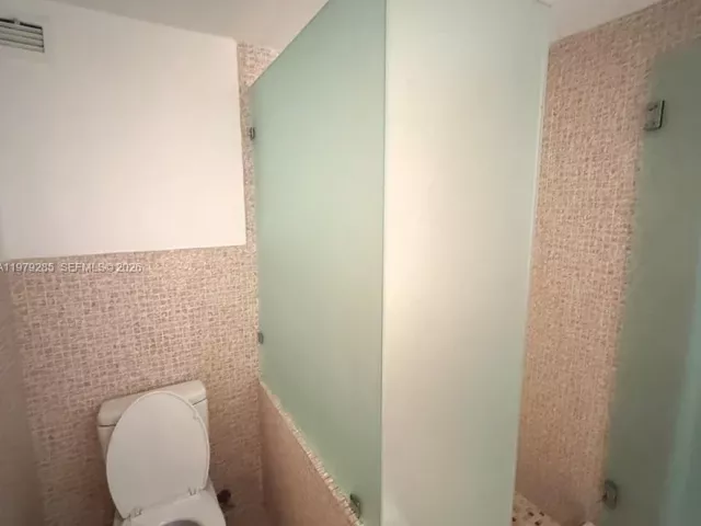 1-bedroom condo for sale in Miami Beach - 5255 Collins Ave 7B - MondialRealty