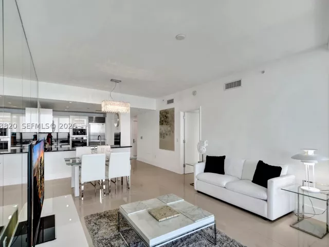 1-bedroom condo for sale in Sunny Isles Beach - 17121 Collins Ave 2003 - MondialRealty