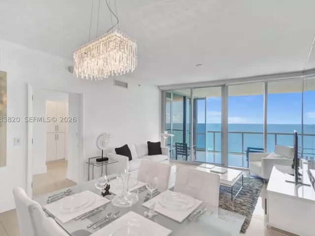 1-bedroom condo for sale in Sunny Isles Beach - 17121 Collins Ave 2003 - MondialRealty