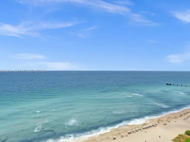 1-bedroom condo for sale in Sunny Isles Beach - 17121 Collins Ave 2003 - MondialRealty