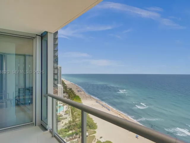 1-bedroom condo for sale in Sunny Isles Beach - 17121 Collins Ave 2003 - MondialRealty