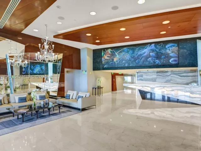 1-bedroom condo for sale in Sunny Isles Beach - 17121 Collins Ave 2003 - MondialRealty