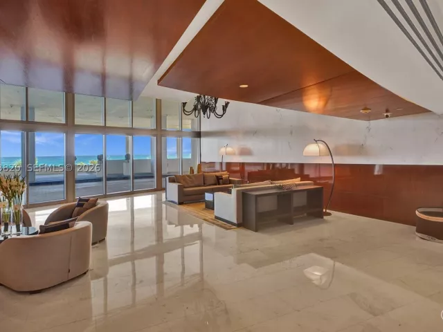 1-bedroom condo for sale in Sunny Isles Beach - 17121 Collins Ave 2003 - MondialRealty