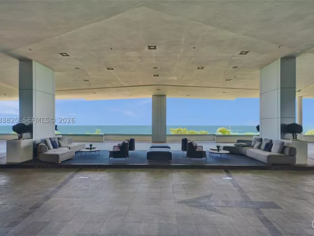1-bedroom condo for sale in Sunny Isles Beach - 17121 Collins Ave 2003 - MondialRealty