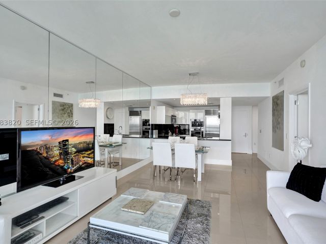 1-bedroom condo for sale in Sunny Isles Beach - 17121 Collins Ave 2003 - MondialRealty