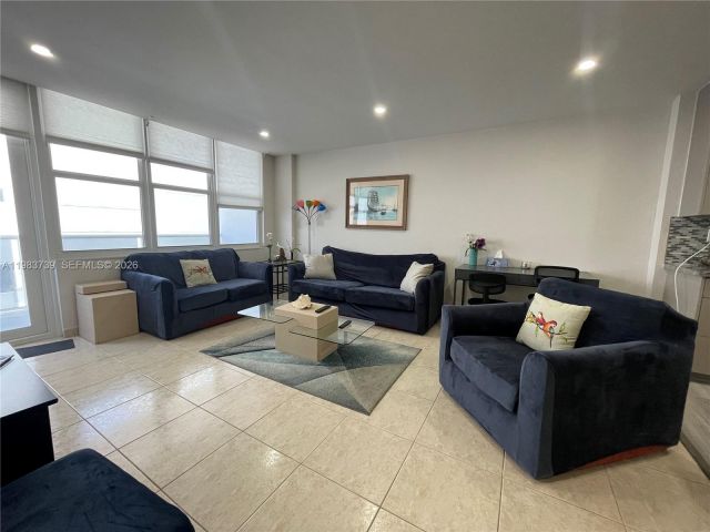 Apartment for rent  Unit #911 - photo 7470105