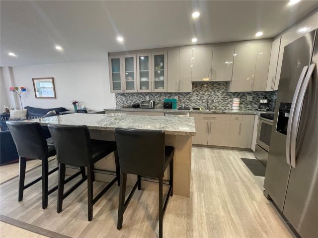 Apartment for rent  Unit #911 - photo 7470108