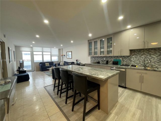 Apartment for rent  Unit #911 - photo 7470109