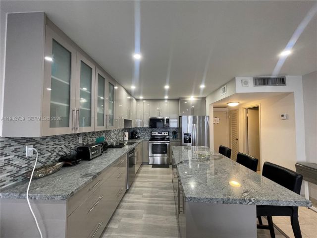 Apartment for rent  Unit #911 - photo 7470110