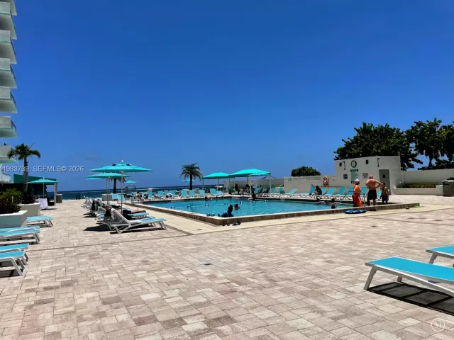 1-bedroom condo for rent in Hollywood - 3725 S Ocean Dr 911 - MondialRealty