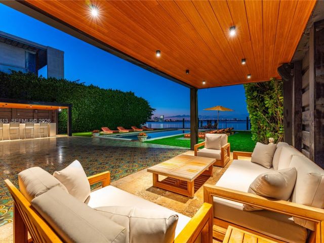 Home for sale at 1277 N Venetian Way - photo 7520617