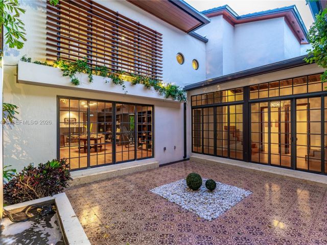 Home for sale at 1277 N Venetian Way - photo 7520628