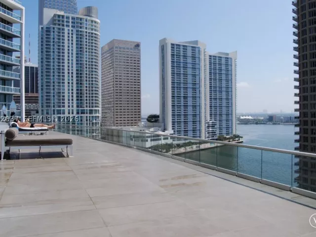 2-bedroom condo for sale in Miami - 495 Brickell Ave 511 - MondialRealty