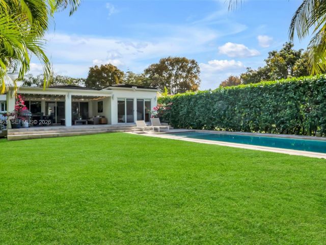 Home for rent at 540 SW 27th Rd 0 - photo 7493775