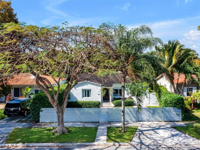 Home for rent at 540 SW 27th Rd 0 - photo 7493780