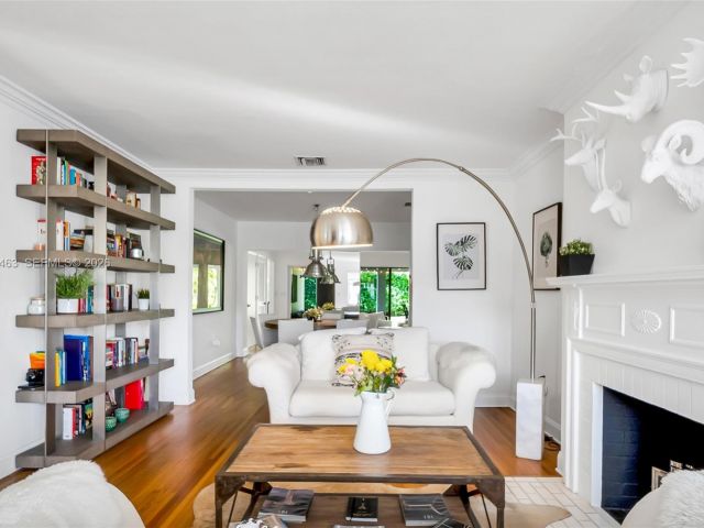 Home for rent at 540 SW 27th Rd 0 - photo 7493791