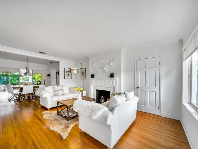 Home for rent at 540 SW 27th Rd 0 - photo 7493792