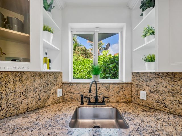 Home for rent at 540 SW 27th Rd 0 - photo 7493804